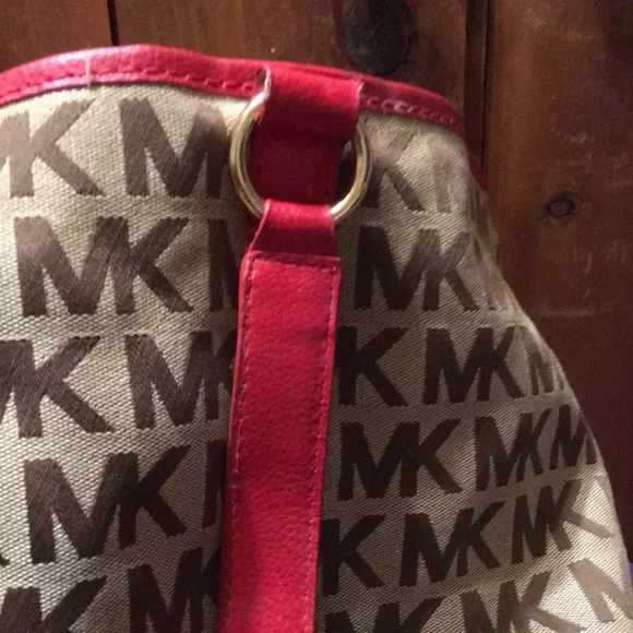 Michael Kors Cream and Red Tote with Elegant Design - Picture 11 of 16